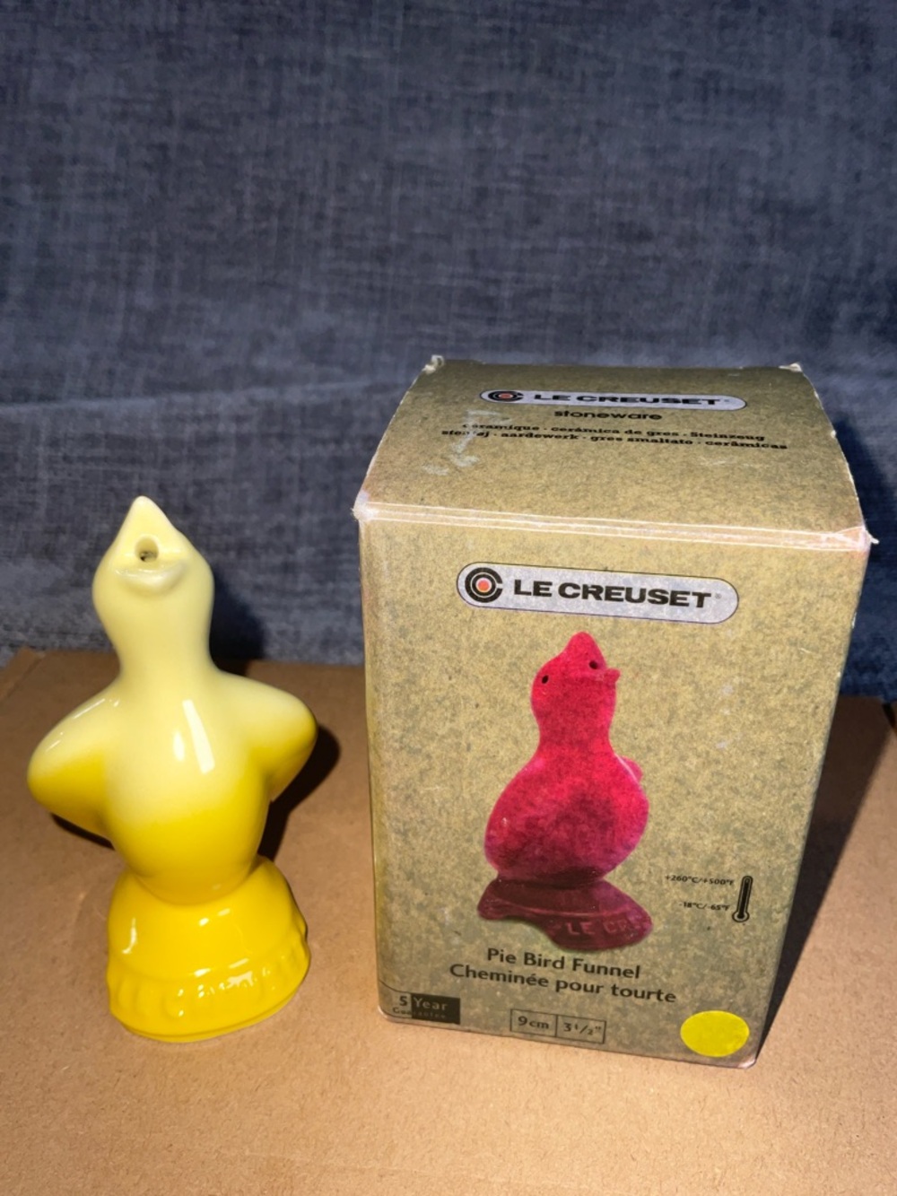Le Creuset Stoneware Pie Bird - Picture 3 of 3